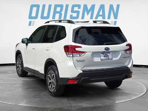 Crystal White Pearl 2021 Subaru Forester