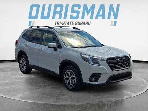 Crystal White Pearl 2021 Subaru Forester