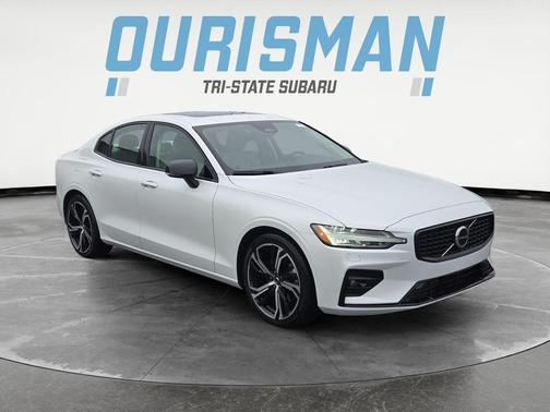 2024 Volvo S60 B5 Core Dark Theme