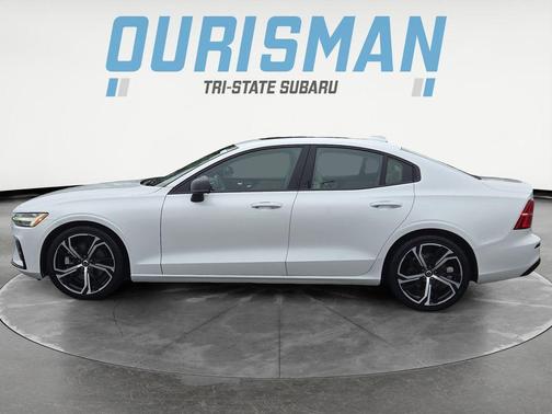 2024 Volvo S60 B5 Core Dark Theme