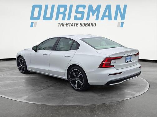 2024 Volvo S60 B5 Core Dark Theme