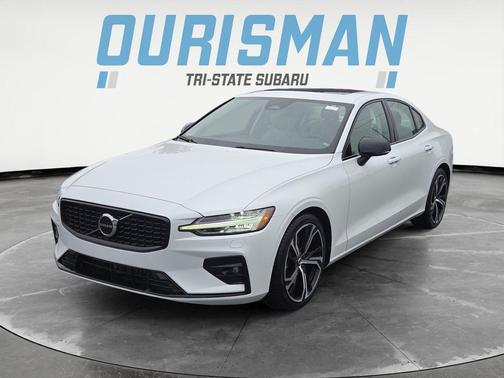 2024 Volvo S60 B5 Core Dark Theme