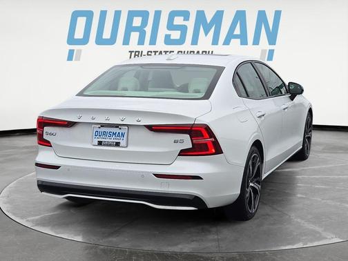2024 Volvo S60 B5 Core Dark Theme