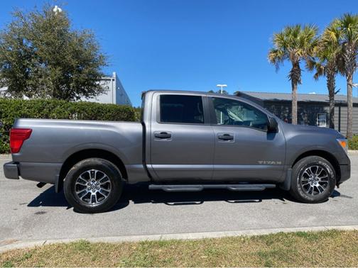 2022 Nissan Titan SV