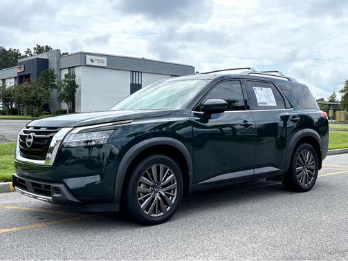 2023 Nissan Pathfinder SL