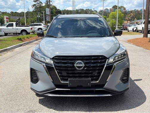 Boulder Gray Metallic 2024 Nissan Kicks SR