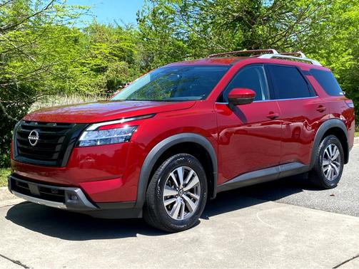 2022 Nissan Pathfinder SL