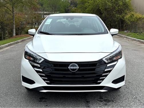 Aspen White 2025 Nissan Versa 1.6 SV