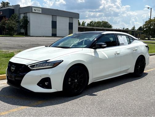 2023 Nissan Maxima SR