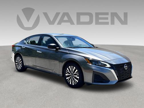 Gun Metallic 2025 Nissan Altima SV