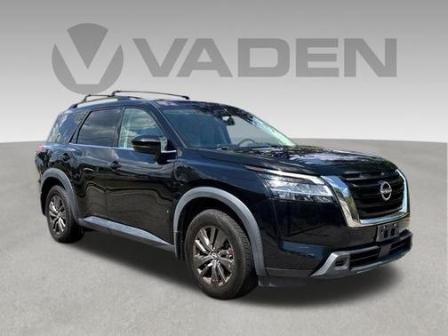 Black 2022 Nissan Pathfinder SV
