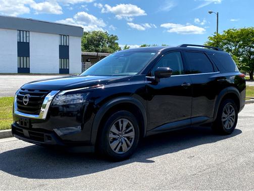 2024 Nissan Pathfinder SV