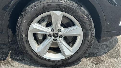2023 Audi Q7 45 Premium