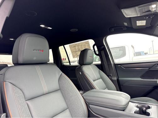 2026 GMC Acadia AWD AT4