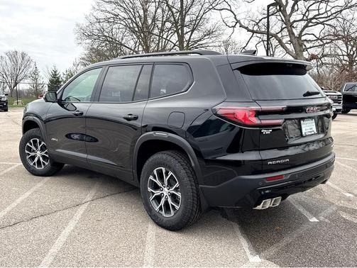 2026 GMC Acadia AWD AT4