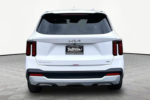 Glacial White Pearl 2026 Kia Sorento LX