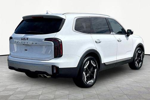 Glacial White Pearl 2023 Kia Telluride EX