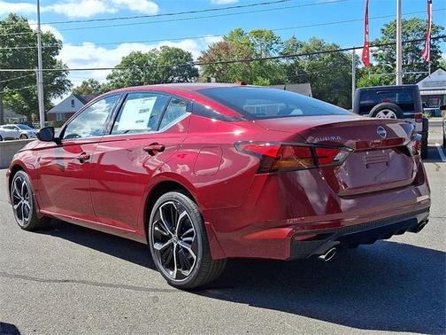 2025 Nissan Altima SR