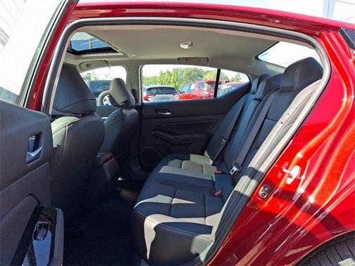 2025 Nissan Altima SR