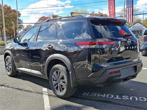 2025 Nissan Pathfinder SV
