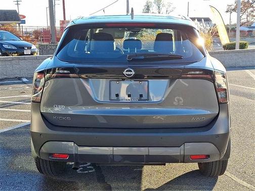 2025 Nissan Kicks S