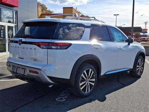 2025 Nissan Pathfinder Platinum