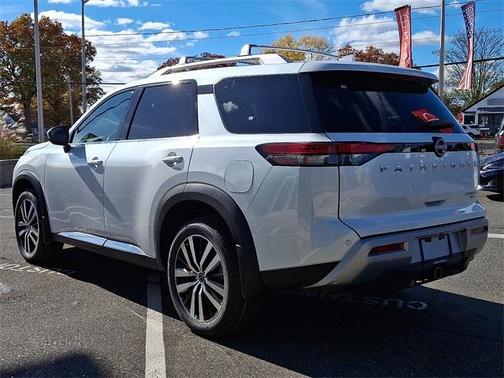 2025 Nissan Pathfinder Platinum