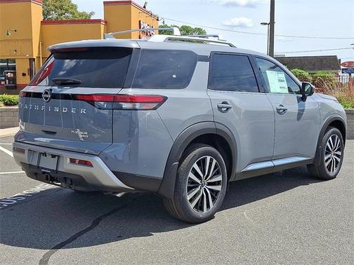2025 Nissan Pathfinder Platinum