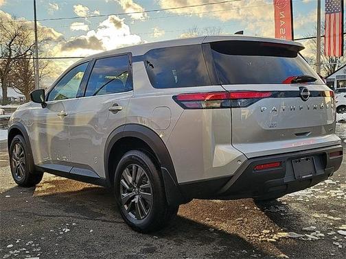 2023 Nissan Pathfinder S