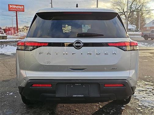 2023 Nissan Pathfinder S