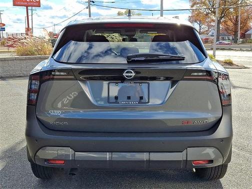 2025 Nissan Kicks SR