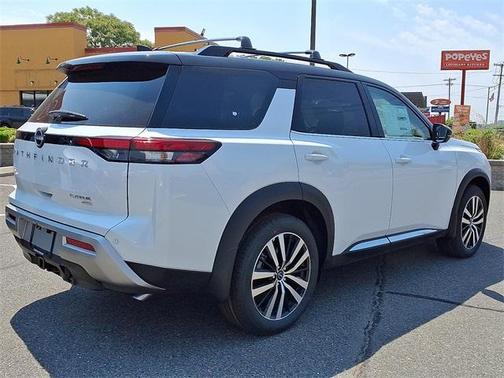 2025 Nissan Pathfinder Platinum