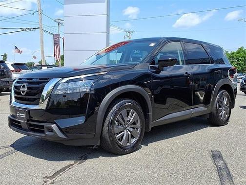 2024 Nissan Pathfinder S