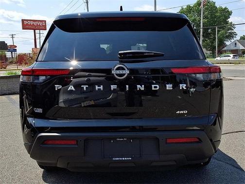 2024 Nissan Pathfinder S