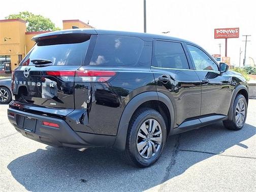 2024 Nissan Pathfinder S