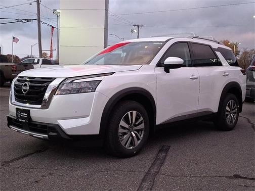 2025 Nissan Pathfinder SL