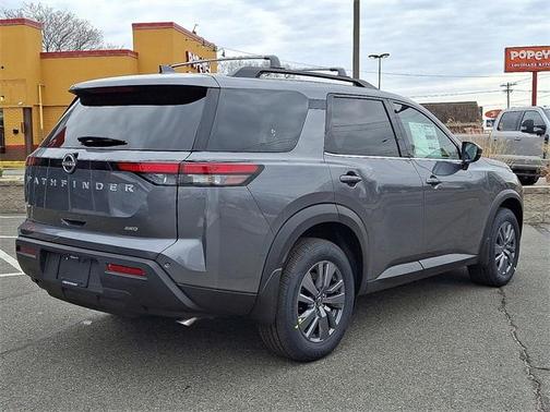 2025 Nissan Pathfinder SV