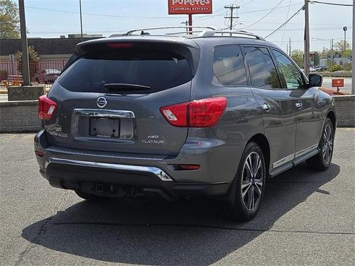 2017 Nissan Pathfinder Platinum