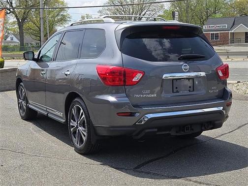 2017 Nissan Pathfinder Platinum