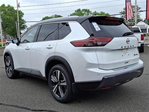 2025 Nissan Rogue SL