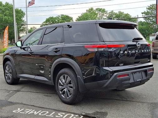 2024 Nissan Pathfinder S