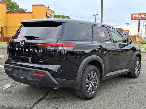 2024 Nissan Pathfinder S