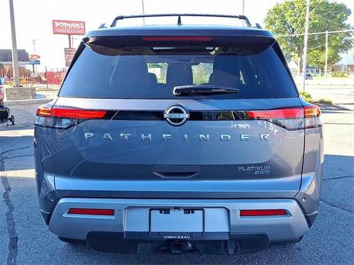 2023 Nissan Pathfinder Platinum