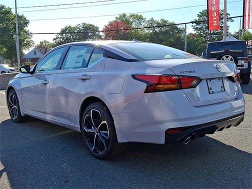 2025 Nissan Altima SR