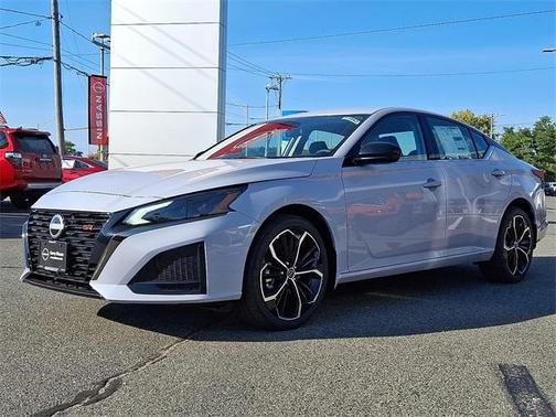 2025 Nissan Altima SR