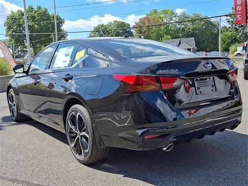 2025 Nissan Altima SR