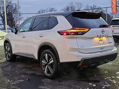 2025 Nissan Rogue SL