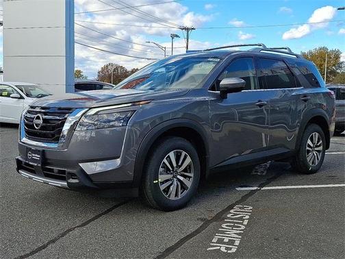 2025 Nissan Pathfinder SL