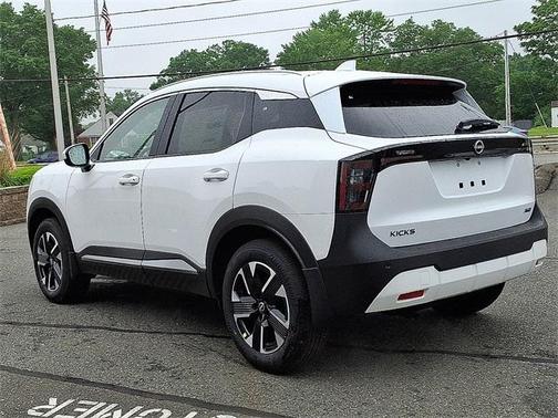 2025 Nissan Kicks SV
