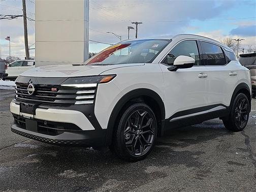 2025 Nissan Kicks SR